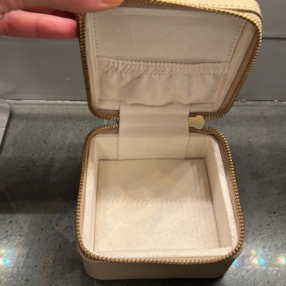 Potter Barn Quinn Jewelry Travel Case - Picture 3 of 4